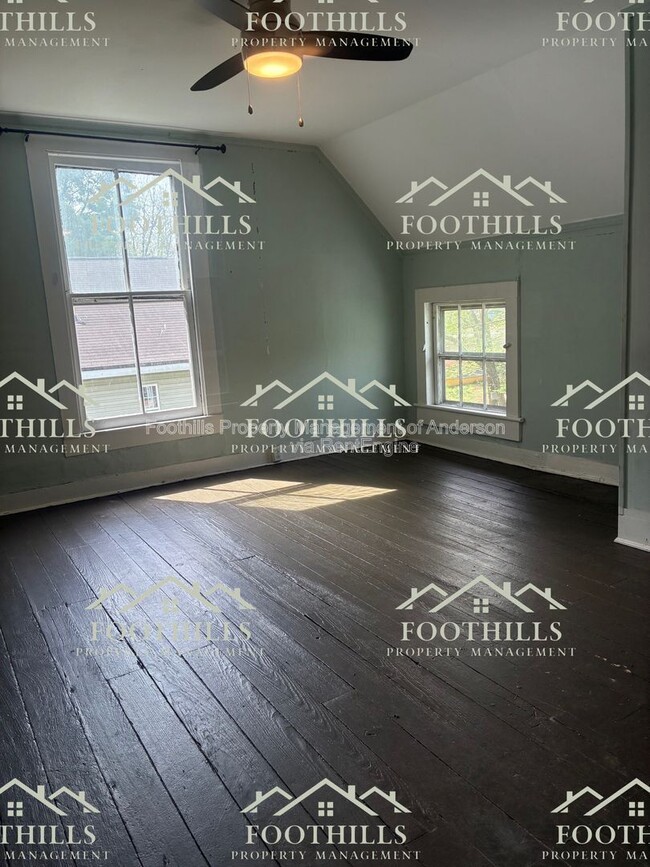 Building Photo - 319 B St