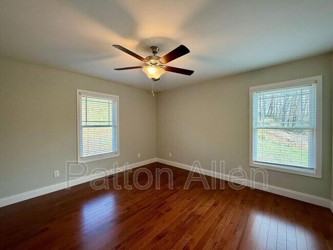 Building Photo - 207 Riverside View Dr