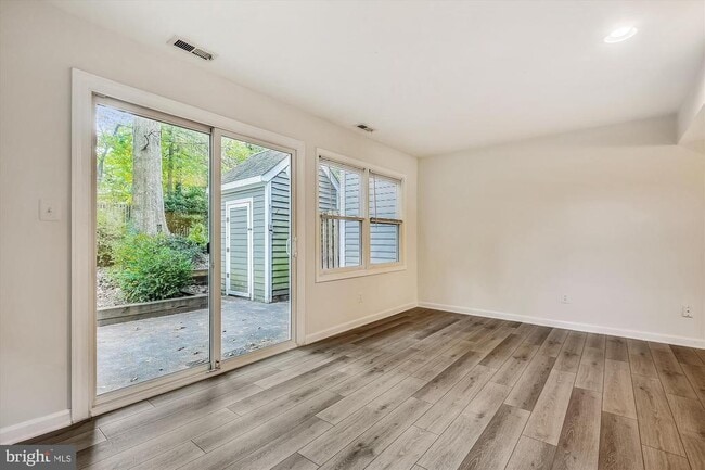 Building Photo - 13 Janwall Ct