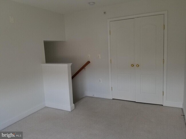 Building Photo - 12824 Clarksburg Square Rd