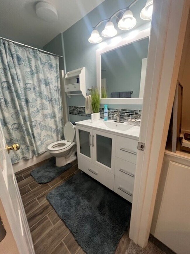 Building Photo - Beautiful 3-Bedroom Home for Rent in Highl...