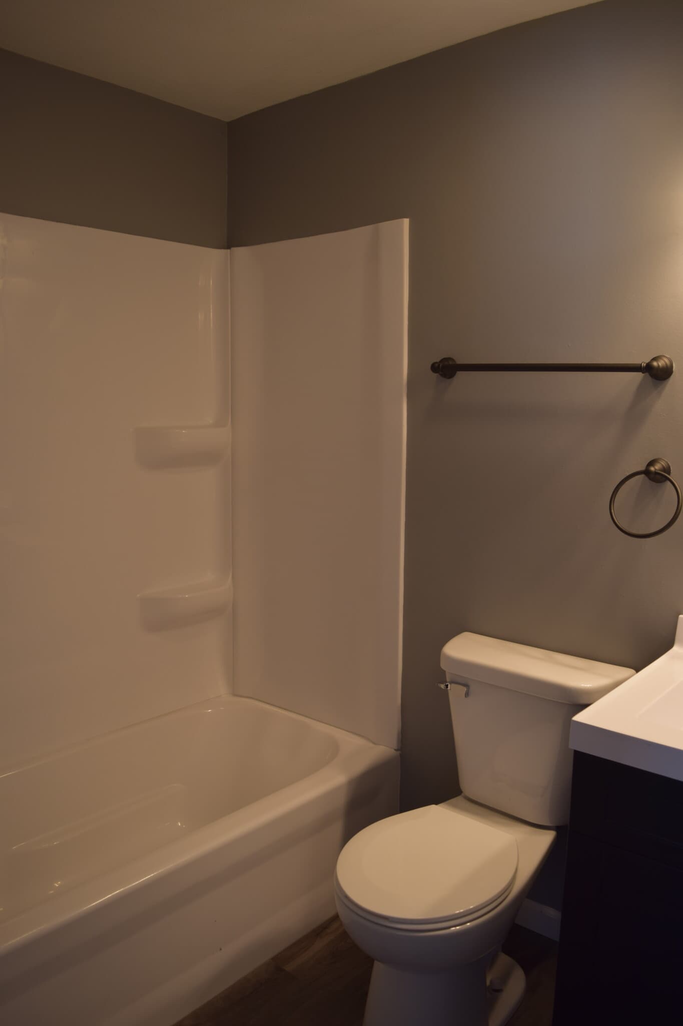 New shower surround - 108 Wood Ct