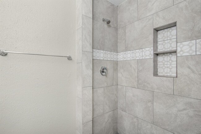 Building Photo - 9619 Rockhurst Dr