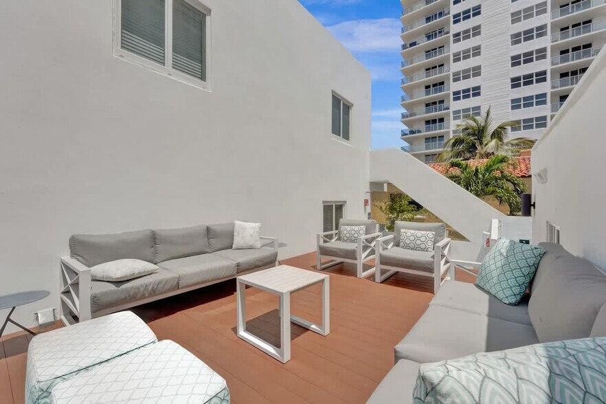 Building Photo - 3020 Seville St