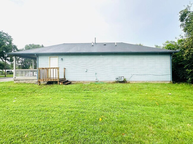 Building Photo - 746 Edgemont Ave