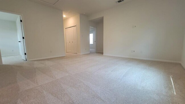 Building Photo - 148 White Horses Dr