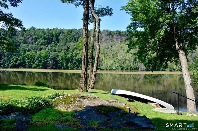Building Photo - 67 Lake Lillinonah Rd N