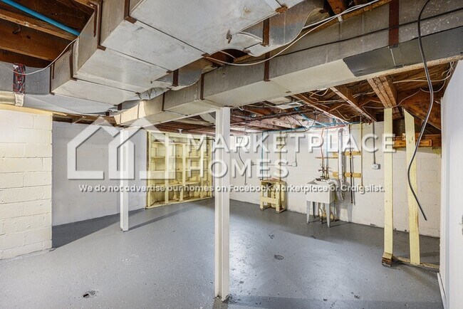 Building Photo - 16242 Carlisle St