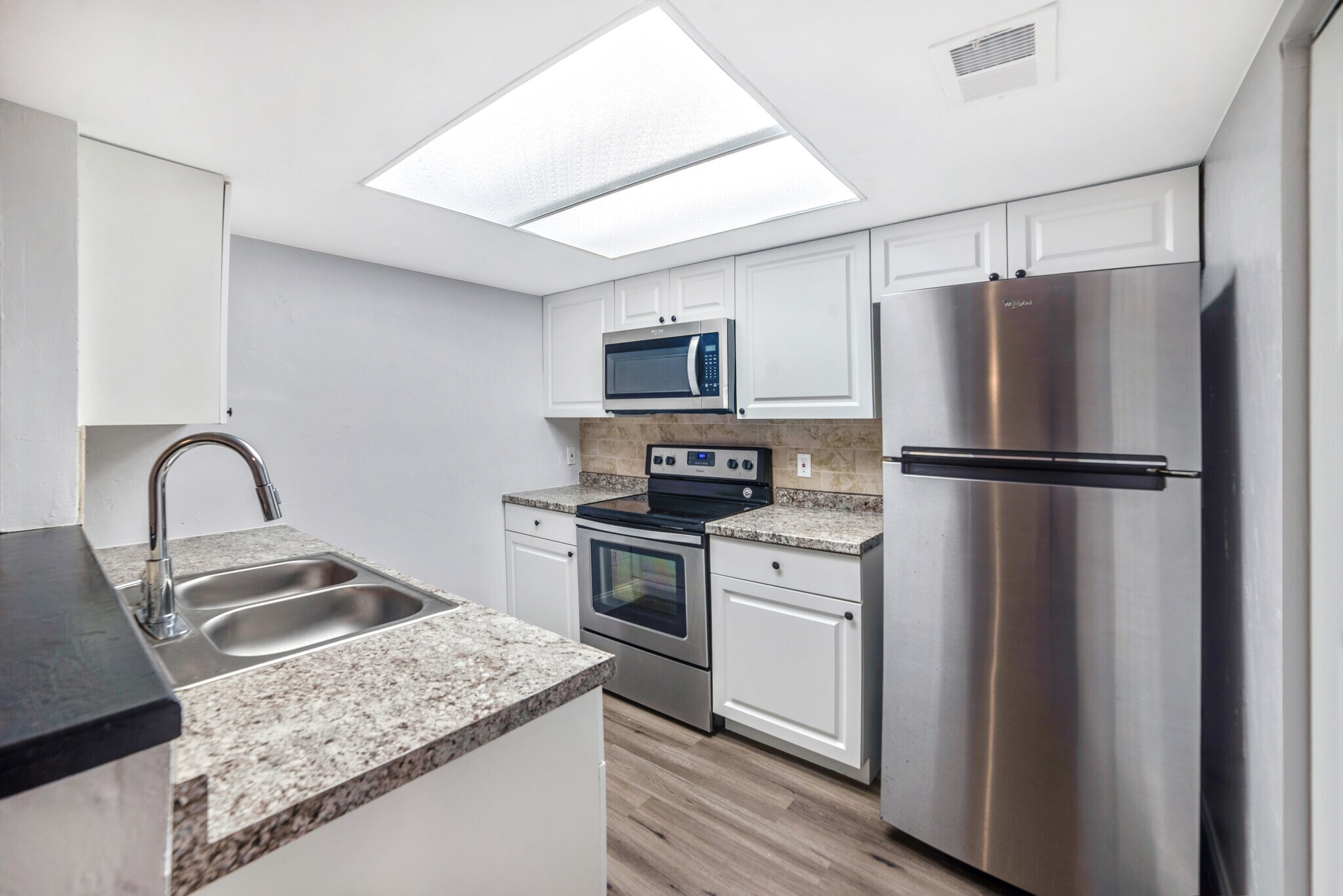 Building Photo - 4307 SW 70th Ter