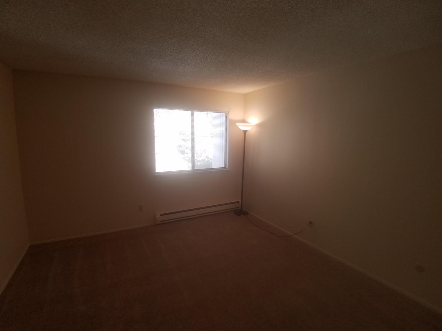 Building Photo - Excellent Adams Point location FREE parking!