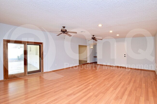 Building Photo - 6212 S Taylor Dr