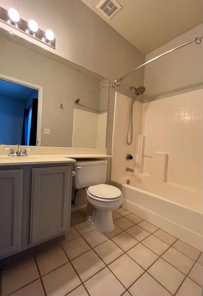 Building Photo - 2 Bedroom Townhome in the Stone Gate Commu...