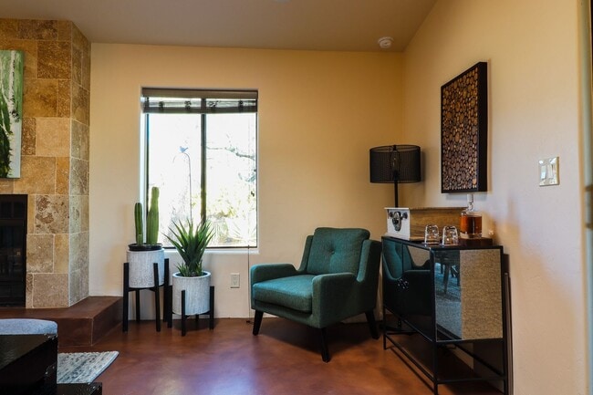 Building Photo - Contemporary Desert Beauty with Pool