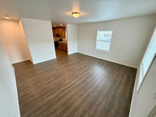 Building Photo - 1329 Elm St