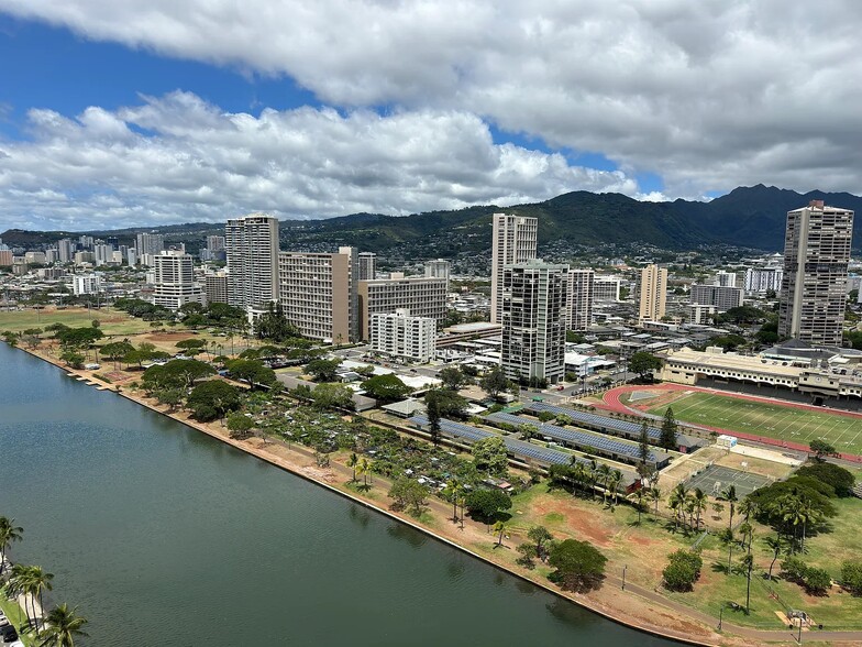 Building Photo - 2211 Ala Wai Blvd
