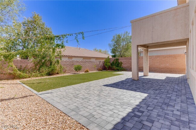 Building Photo - 11057 Village Ridge Ln