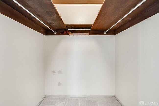 Building Photo - 172 Amber Dr