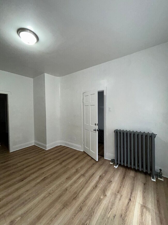 Building Photo - 454 W Hanover St