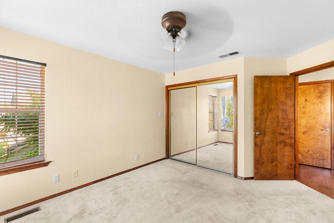 Building Photo - 9441 Allande Rd NE