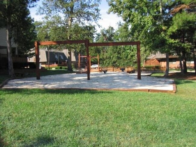 Building Photo - Spacious 3 bedroom in Finley Forest offers convenient location and neighborhood amenities