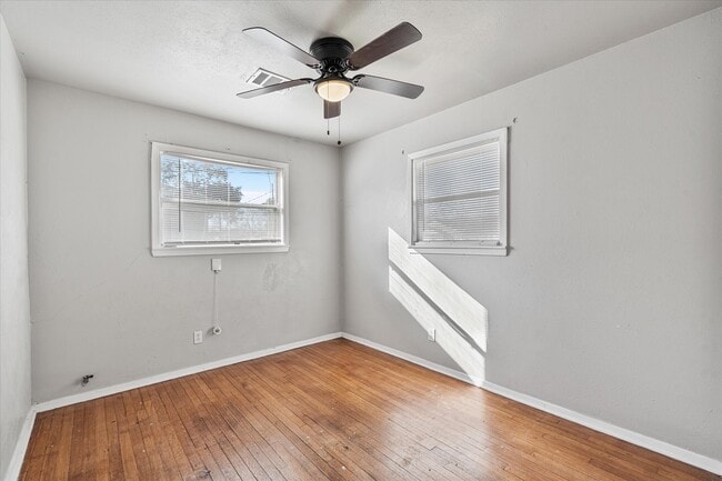 Building Photo - 833 Dutch St