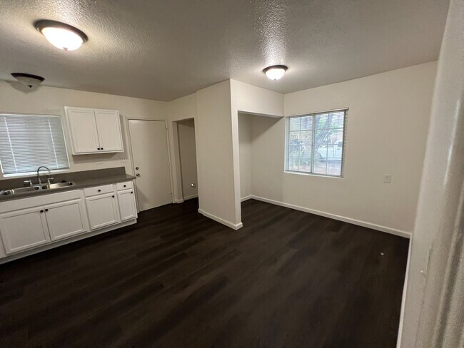 Building Photo - 235 E 47th St