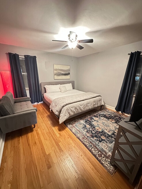 Building Photo - 7047 Hampton Ave