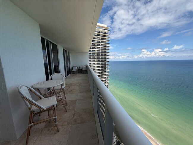 Building Photo - 1850 S Ocean Dr