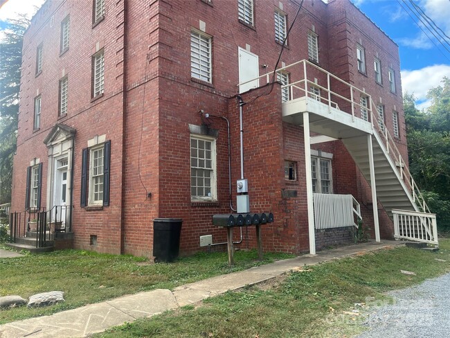 Building Photo - 203 W Liberty St