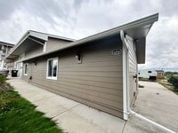 Building Photo - 529 W River Rd