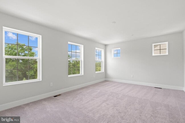 Building Photo - 1723 Water Xing Rd