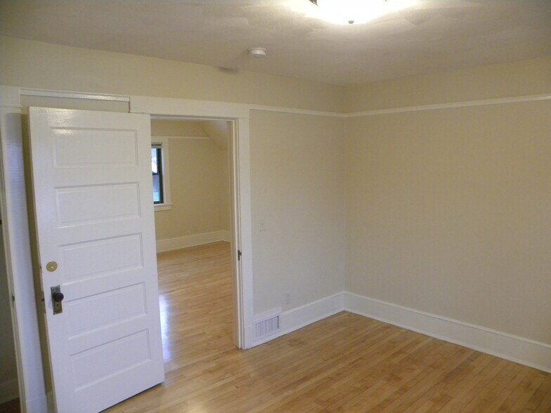 Middle Bedroom3 - 925 Vilas Ave