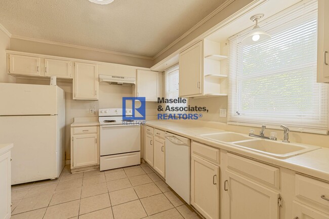 Building Photo - 3 Bed/2.5 Bath in Brookwood Subdivision