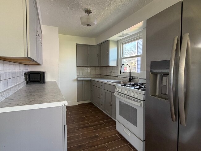 Building Photo - 336 W 29th St