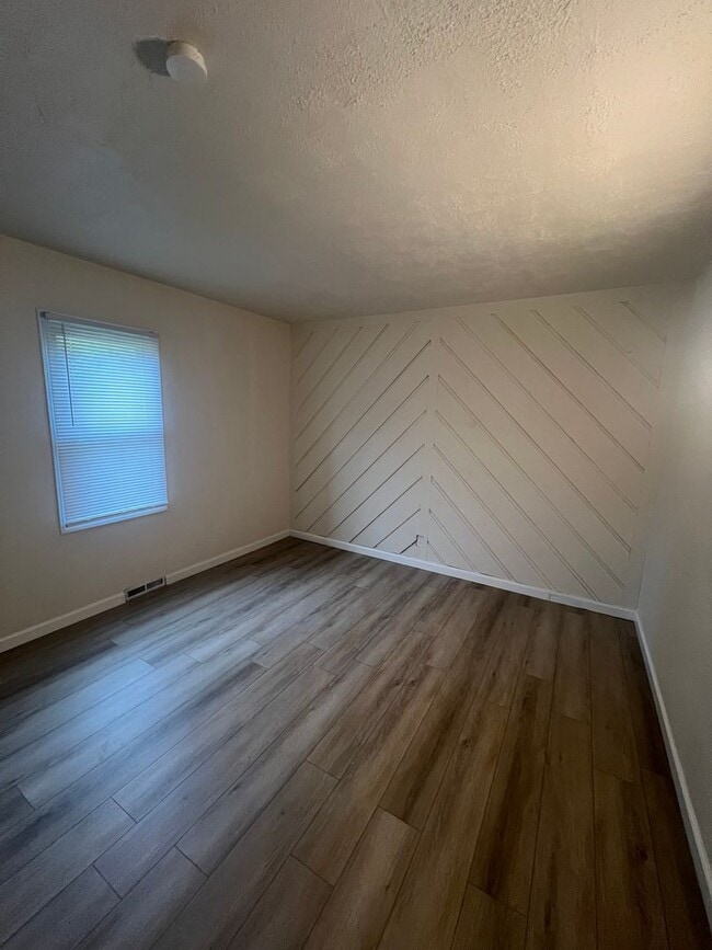 Building Photo - Beautifully Renovated 4-Bedroom Home with ...