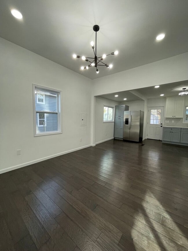 Building Photo - 409 State St