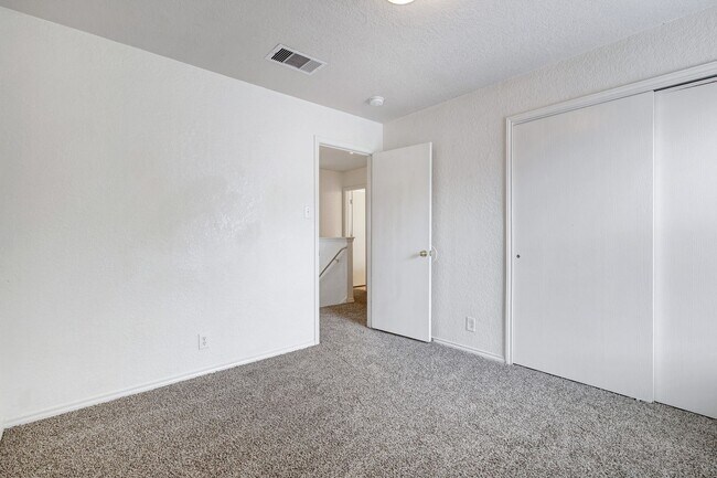 Building Photo - ***MOVE-IN SPECIAL: ONE WEEK FREE***Renova...