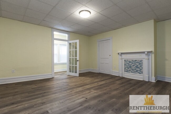 Building Photo - Updated 4BR 2 Full Bath House with Parking!