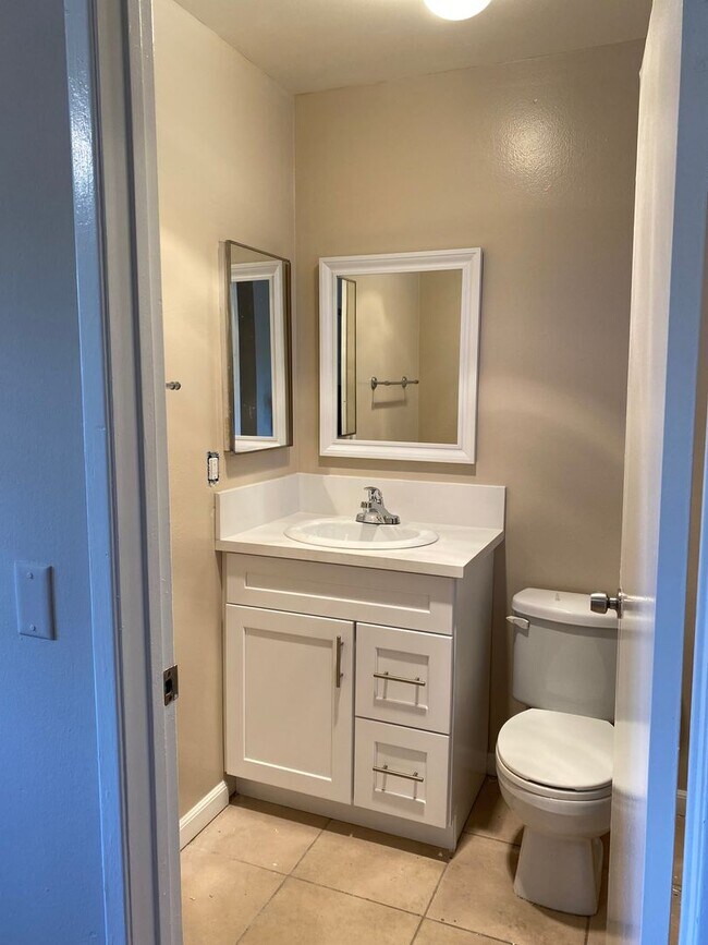 Building Photo - Bright and airy updated second floor 1 bedroom, 1 bathroom apartment