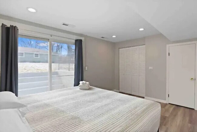 Building Photo - 1523 Bates Ln