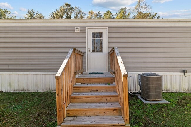 Building Photo - 2 Bedroom, 2 Bathroom Home