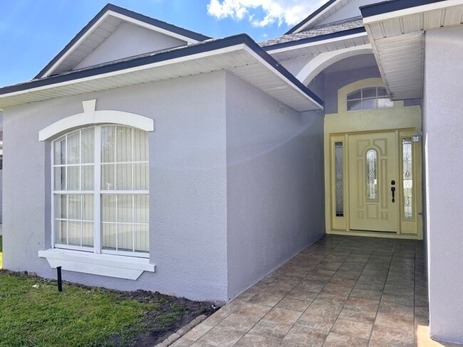 Building Photo - Beautifully Updated 3 bedroom 2 bath home ...
