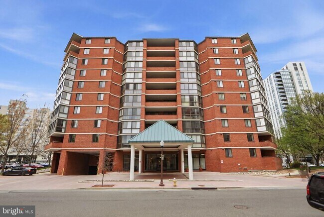 Building Photo - 1001 N Randolph St