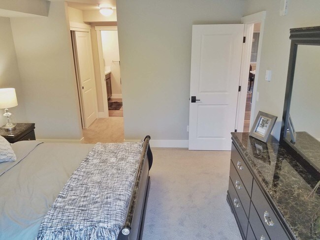 Building Photo - SonRise Apartments