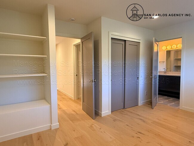 Building Photo - LESLA (I/O)