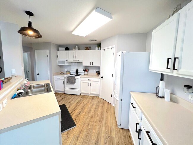 Building Photo - 2204 Brewers Pl