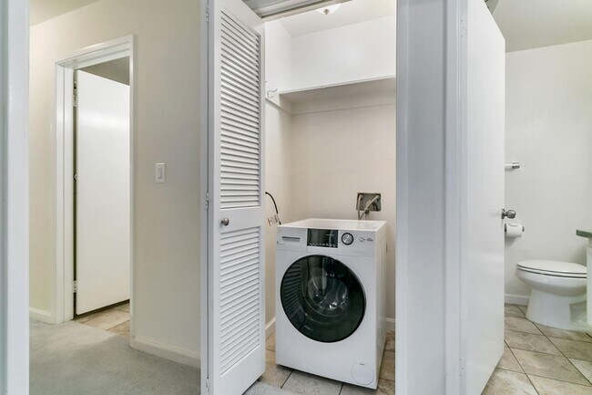 Building Photo - 5350 Cribari Green