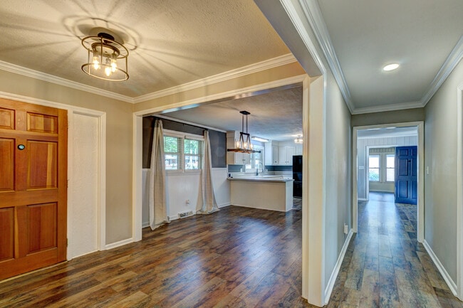 Building Photo - 1409 Delview Rd