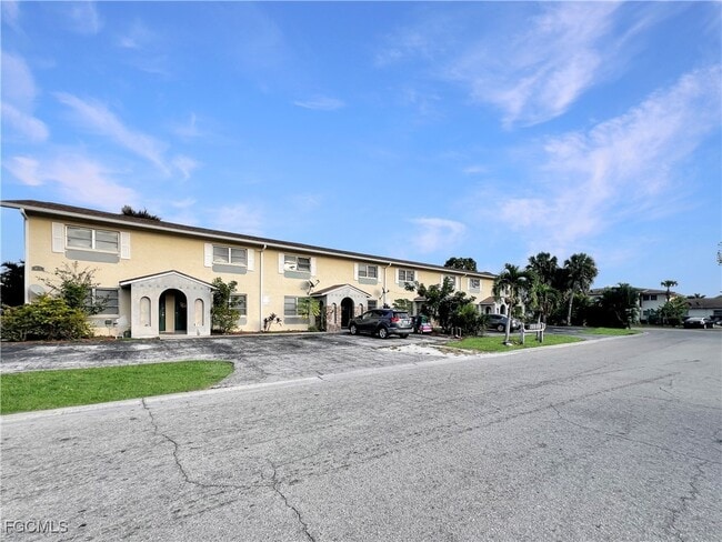 Building Photo - 6635 Warwick Cir