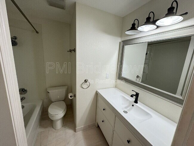 Building Photo - 7315 SW 53rd Ave